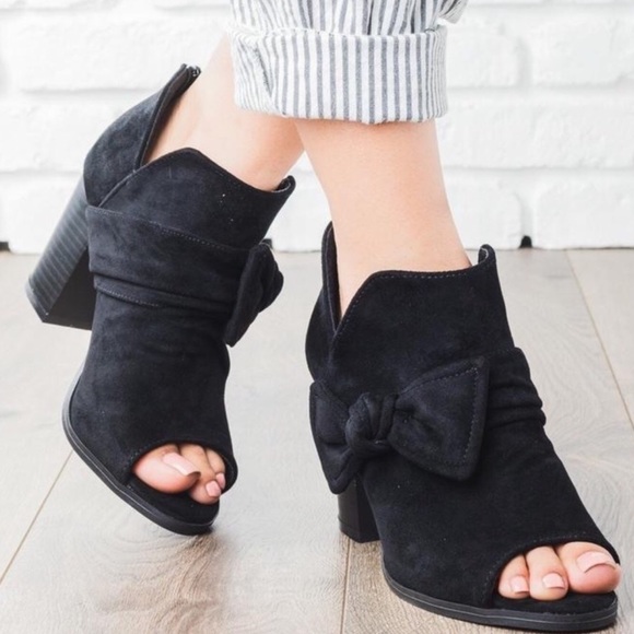BLACK FAUX SUEDE BOOTIE HEELED BOOTS WITH BOW - Picture 3 of 8